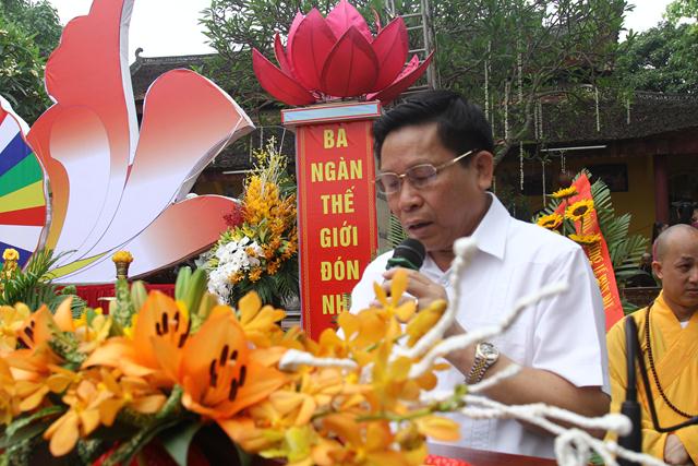 Thái Nguyên:Hàng ngàn người tham dự Đại lễ tắm Phật và diễu hành xe hoa