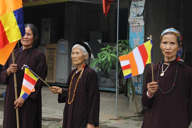 Thái Nguyên:Hàng ngàn người tham dự Đại lễ tắm Phật và diễu hành xe hoa