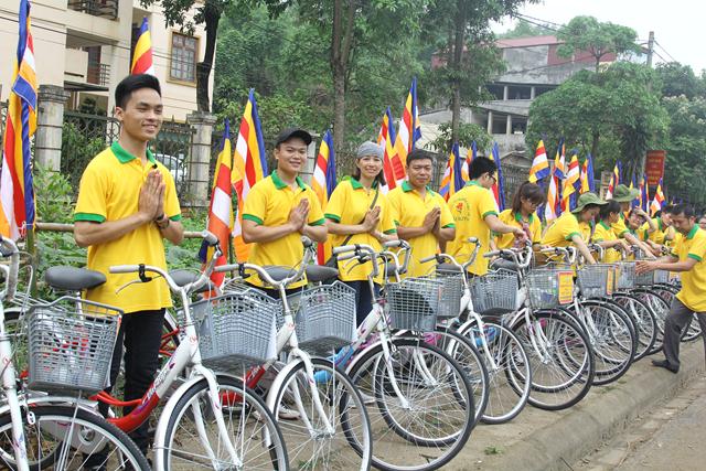 Thái Nguyên:Hàng ngàn người tham dự Đại lễ tắm Phật và diễu hành xe hoa
