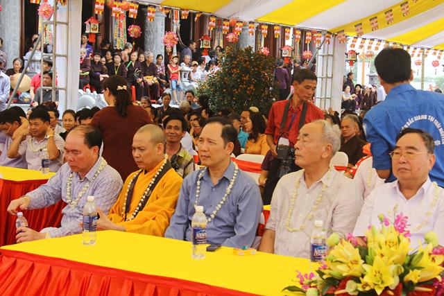 Thái Nguyên:Hàng ngàn người tham dự Đại lễ tắm Phật và diễu hành xe hoa