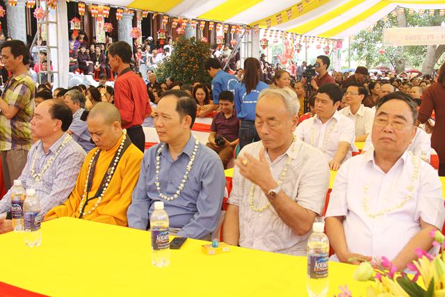 Thái Nguyên:Hàng ngàn người tham dự Đại lễ tắm Phật và diễu hành xe hoa