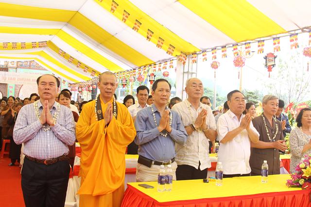 Thái Nguyên:Hàng ngàn người tham dự Đại lễ tắm Phật và diễu hành xe hoa