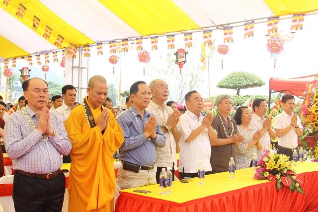 Thái Nguyên:Hàng ngàn người tham dự Đại lễ tắm Phật và diễu hành xe hoa