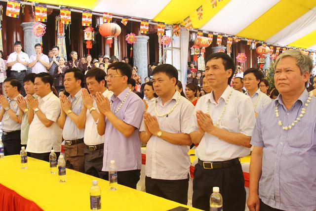 Thái Nguyên:Hàng ngàn người tham dự Đại lễ tắm Phật và diễu hành xe hoa