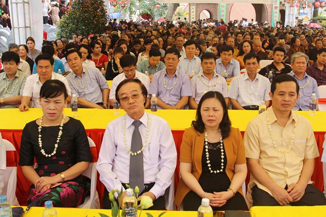 Thái Nguyên:Hàng ngàn người tham dự Đại lễ tắm Phật và diễu hành xe hoa