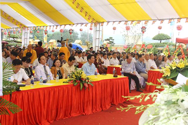 Thái Nguyên:Hàng ngàn người tham dự Đại lễ tắm Phật và diễu hành xe hoa