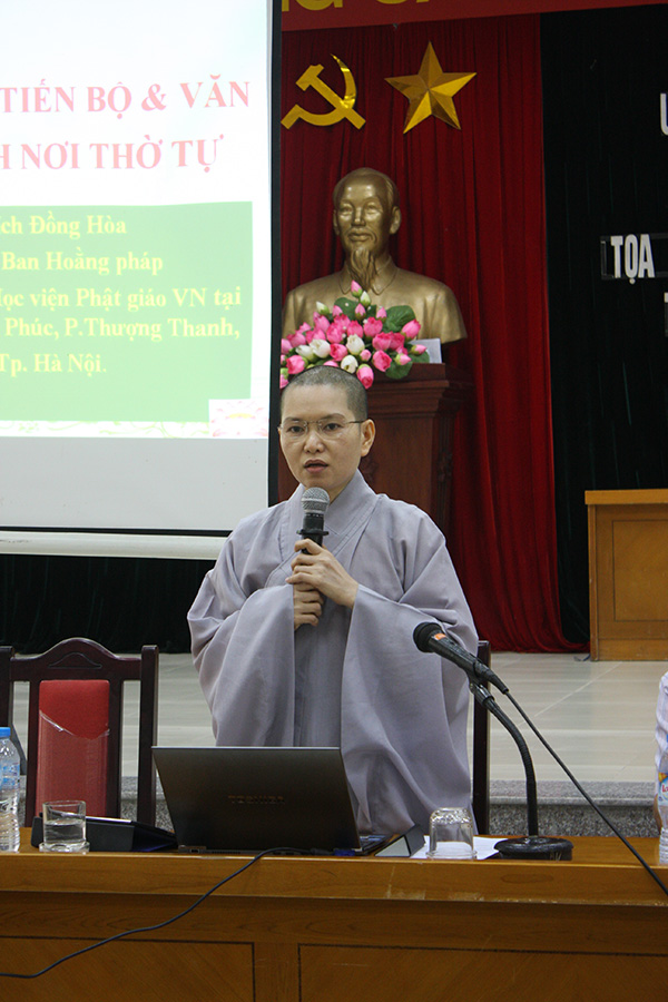 Hà Nội: Sư cô Thích Đồng Hoà thuyết giảng tại UBND phường Thượng Thanh.