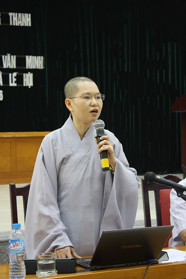 Hà Nội: Sư cô Thích Đồng Hoà thuyết giảng tại UBND phường Thượng Thanh.