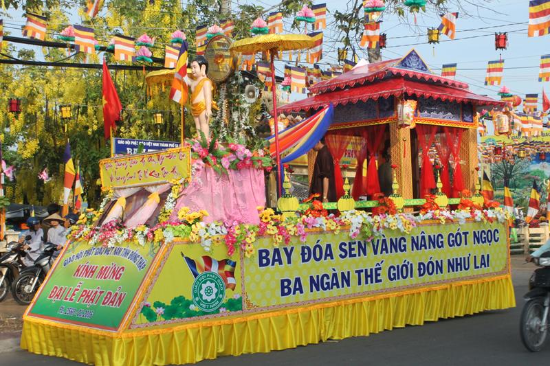 PG Đồng Tháp: Tổng Hợp 20 Xe Hoa Diễu Hành Kính Mừng Phật Đản PL.2560 vào đêm 14/4 Âl