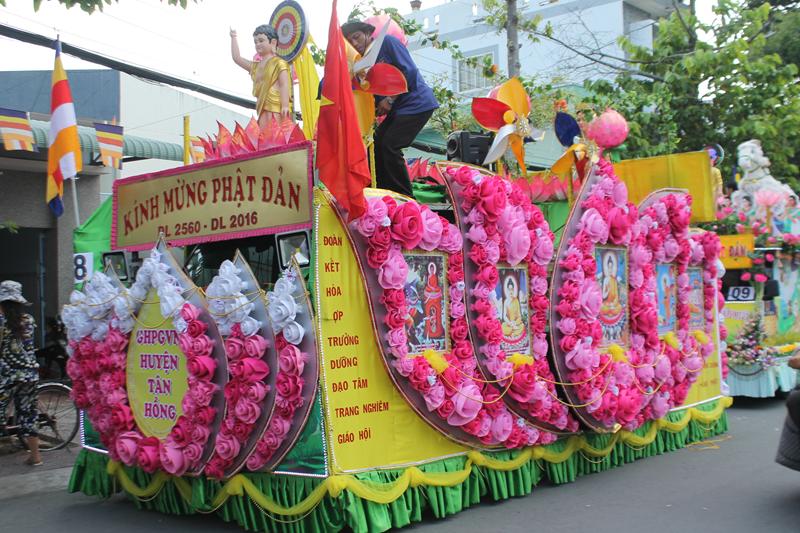 PG Đồng Tháp: Tổng Hợp 20 Xe Hoa Diễu Hành Kính Mừng Phật Đản PL.2560 vào đêm 14/4 Âl
