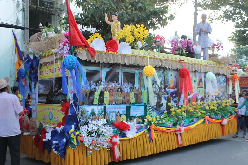 PG Đồng Tháp: Tổng Hợp 20 Xe Hoa Diễu Hành Kính Mừng Phật Đản PL.2560 vào đêm 14/4 Âl