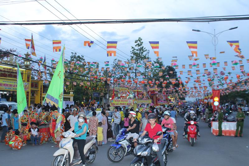 PG Đồng Tháp: Tổng Hợp 20 Xe Hoa Diễu Hành Kính Mừng Phật Đản PL.2560 vào đêm 14/4 Âl