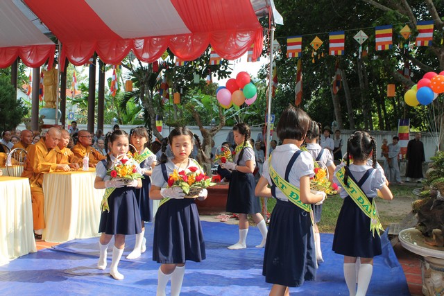 Bình Dương: BTSPG Huyện Bàu Bàng Chào mừng Đại lễ Phật đản 2560 - DL: 2016