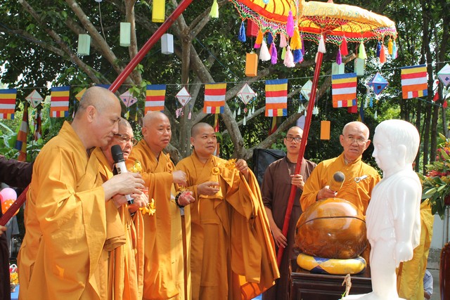 Bình Dương: BTSPG Huyện Bàu Bàng Chào mừng Đại lễ Phật đản 2560 - DL: 2016