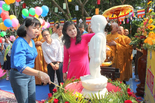 Bình Dương: BTSPG Huyện Bàu Bàng Chào mừng Đại lễ Phật đản 2560 - DL: 2016
