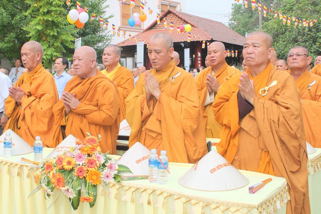 BTSPG Thị xã Dĩ An Chào mừng Đại lễ Phật đản 2560 - DL: 2016