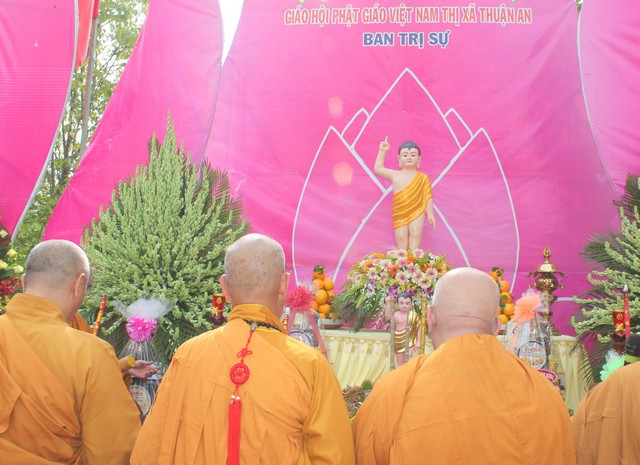 BTSPG Thị xã Dĩ An Chào mừng Đại lễ Phật đản 2560 - DL: 2016