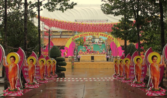 Bình Dương: Trước giờ chào mừng Đại Lễ Phật Đản 2560