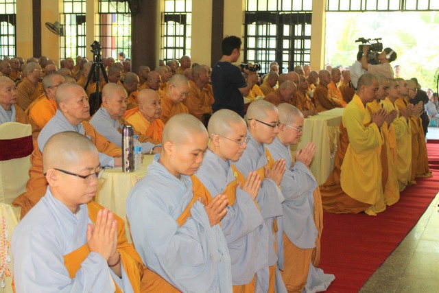 Bình Dương: 701 hành giả an cư bố tát hạ tuần tháng 04 - PL: 2560