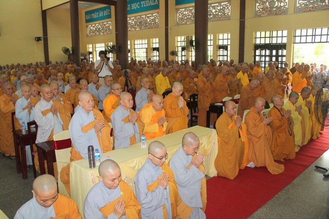 Bình Dương: 701 hành giả an cư bố tát hạ tuần tháng 04 - PL: 2560