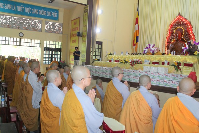 Bình Dương: 701 hành giả an cư bố tát hạ tuần tháng 04 - PL: 2560