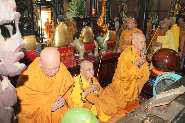 Bình Dương: 701 hành giả an cư bố tát hạ tuần tháng 04 - PL: 2560