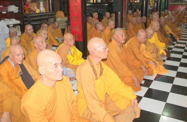 Bình Dương: 701 hành giả an cư bố tát hạ tuần tháng 04 - PL: 2560
