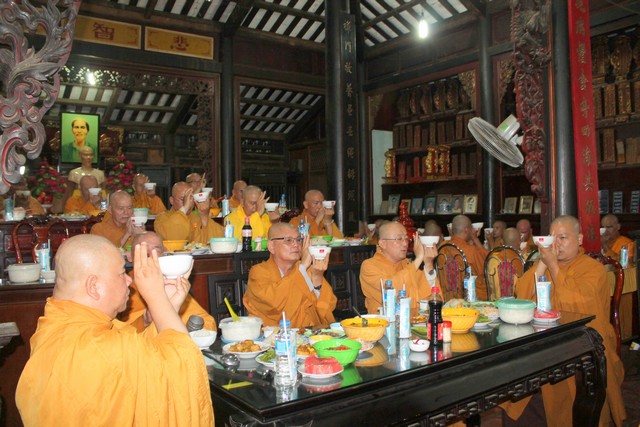 Bình Dương: 701 hành giả an cư bố tát hạ tuần tháng 04 - PL: 2560