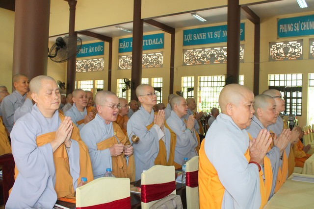Bình Dương: 701 hành giả an cư bố tát hạ tuần tháng 04 - PL: 2560