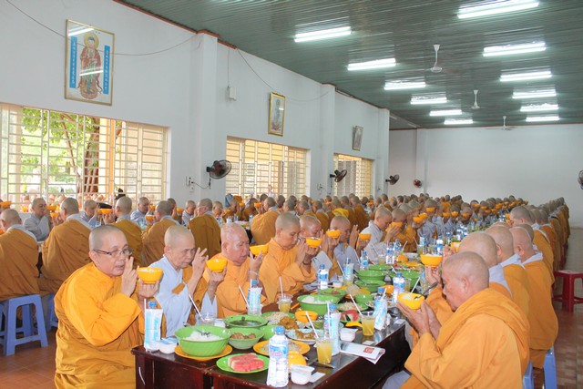Bình Dương: 701 hành giả an cư bố tát hạ tuần tháng 04 - PL: 2560