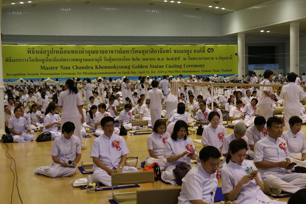 Lễ rót vàng đúc tượng Phật và chúc thọ viện trưởng tu viện Dhammakaya