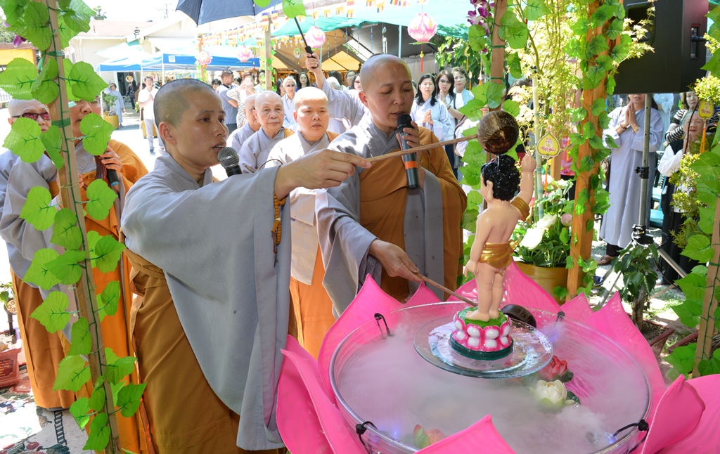 Hoa Kỳ: Đại Lễ Phật Đản PL. 2560 tại Tu Viện Huyền Không ở San Jose