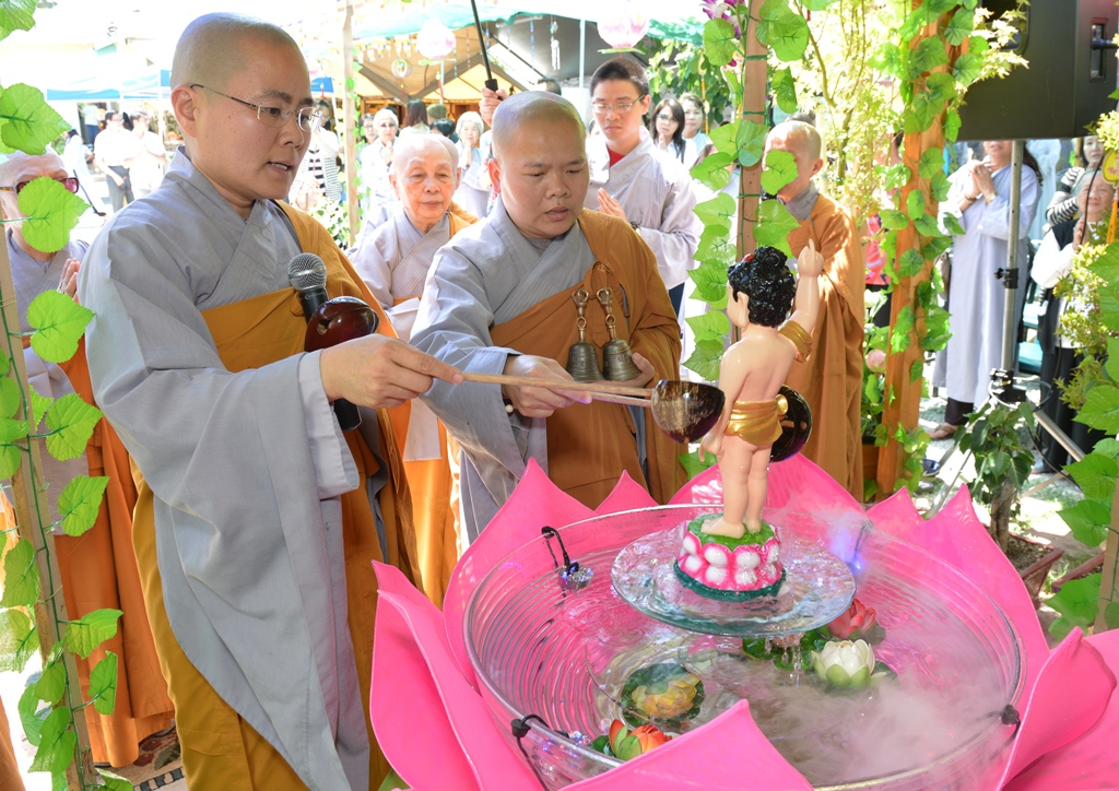 Hoa Kỳ: Đại Lễ Phật Đản PL. 2560 tại Tu Viện Huyền Không ở San Jose