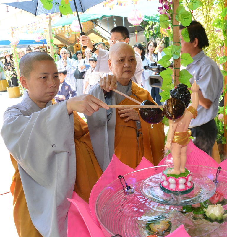 Hoa Kỳ: Đại Lễ Phật Đản PL. 2560 tại Tu Viện Huyền Không ở San Jose
