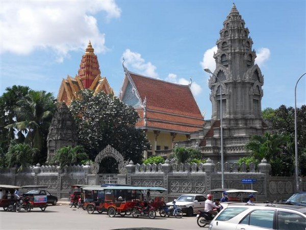 Campuchia: Ngôi Cổ tự Wat Ounalom, quần thể kiến trúc độc đáo