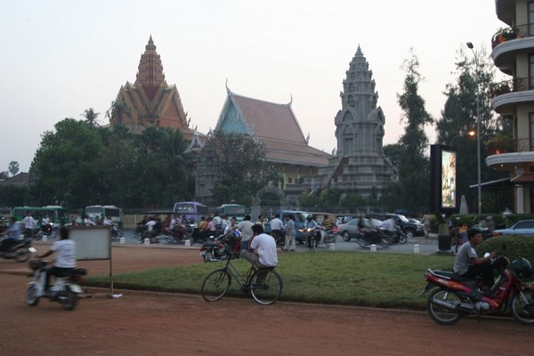 Campuchia: Ngôi Cổ tự Wat Ounalom, quần thể kiến trúc độc đáo