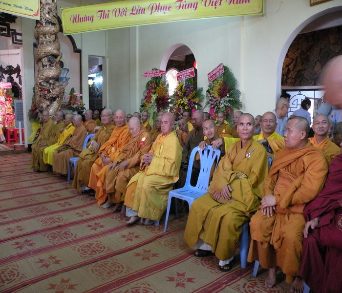 53 năm một làn sương khói