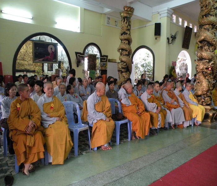 53 năm một làn sương khói