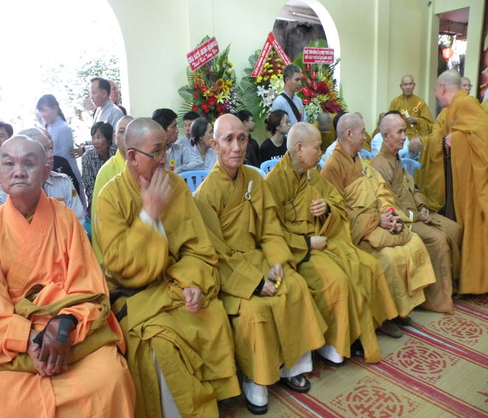 53 năm một làn sương khói