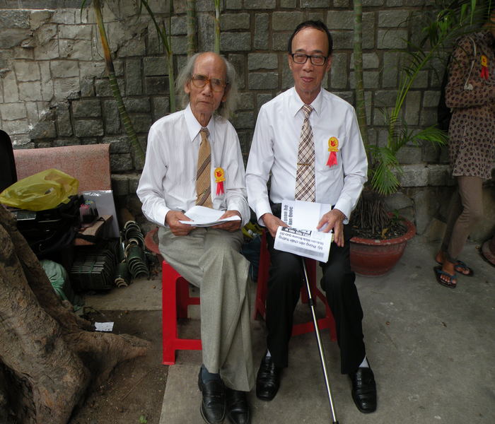 53 năm một làn sương khói