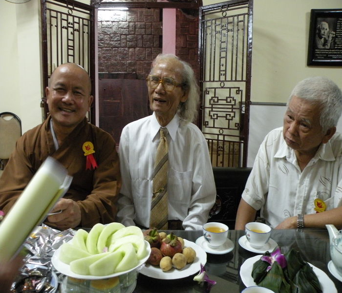 53 năm một làn sương khói