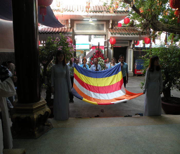 53 năm một làn sương khói