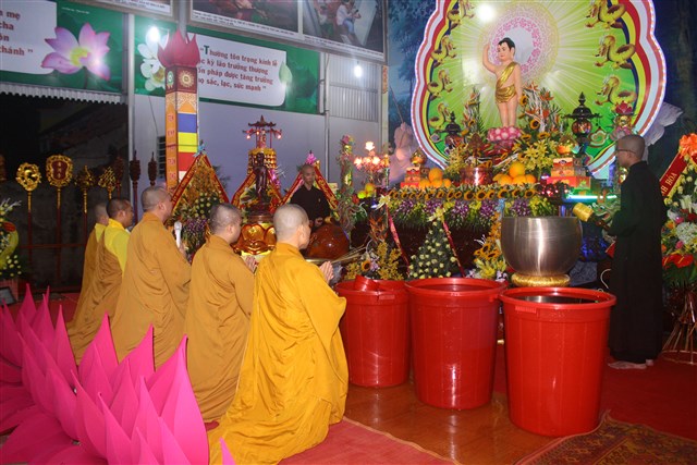 Chùm ảnh: Trang nghiêm tắm Phật tại chùa Thanh Hà