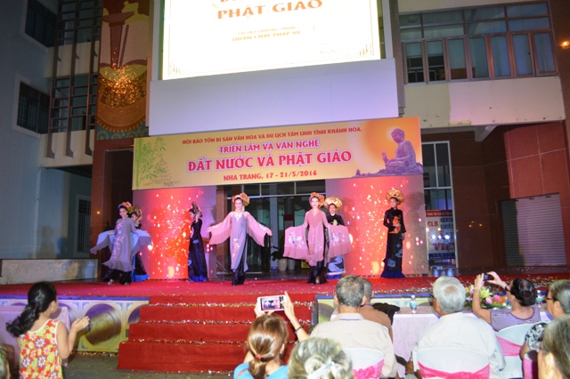 Khánh Hòa: Triển lãm, Văn nghệ Kính mừng Đại lễ Phật đản