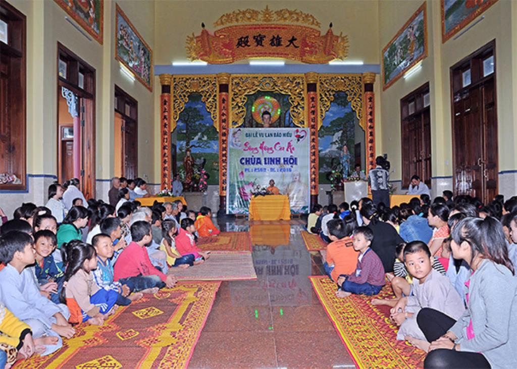 Chùa Linh Hội:  Lễ Vu Lan - Bông Hồng Cài Áo