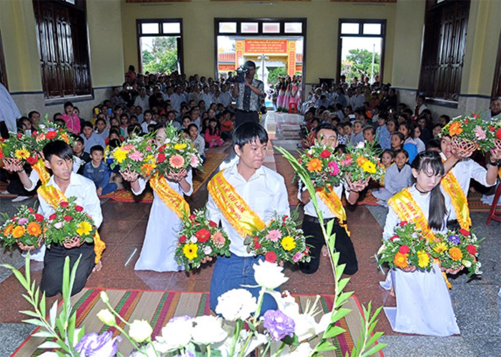 Chùa Linh Hội:  Lễ Vu Lan - Bông Hồng Cài Áo