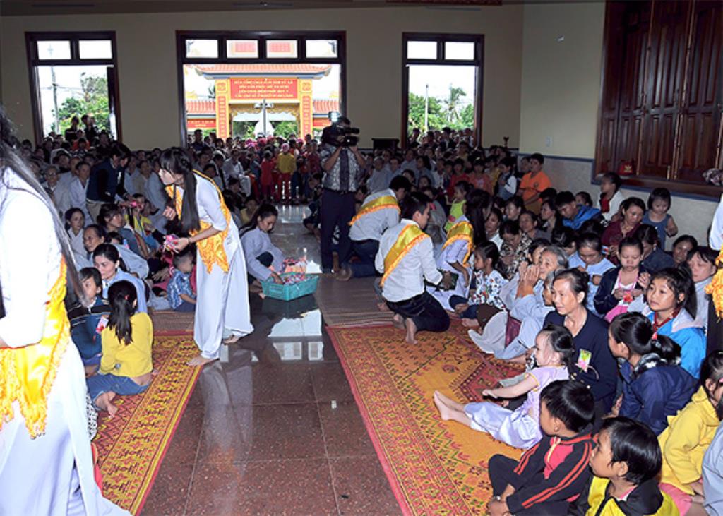 Chùa Linh Hội:  Lễ Vu Lan - Bông Hồng Cài Áo