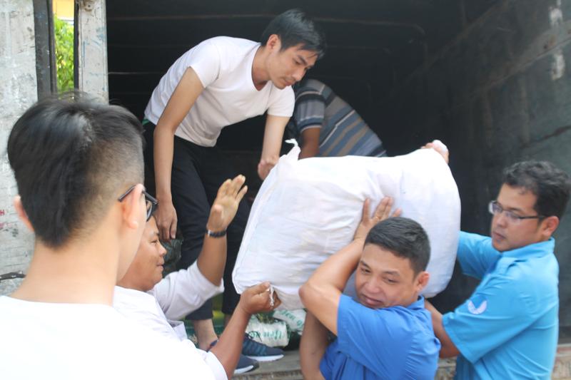 Sa Đéc: Phát quà cho người nghèo tại Thành phố