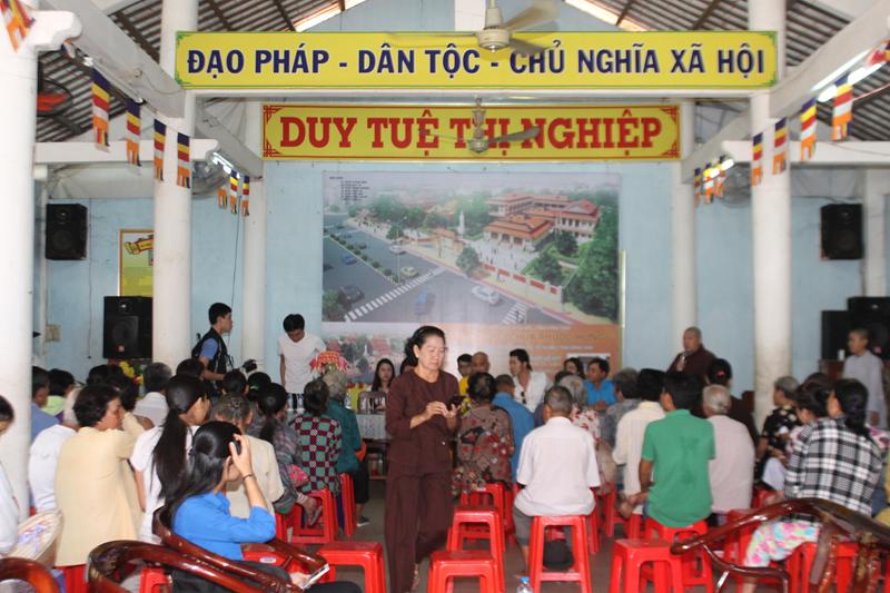 Sa Đéc: Phát quà cho người nghèo tại Thành phố