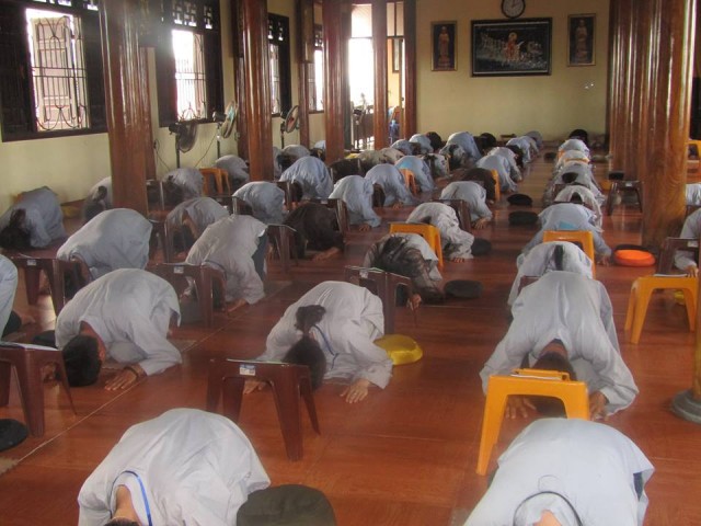 Thái Bình: Gần 100 bạn trẻ về chùa Từ Xuyên tu một ngày